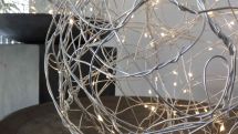 Flo U arbeitet Lichtkugeln zum Advent